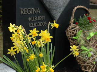 hier klicken für aktuelle Bilder von  Reginas Grab